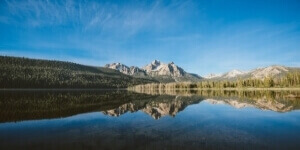 Lake and mountain landscape.